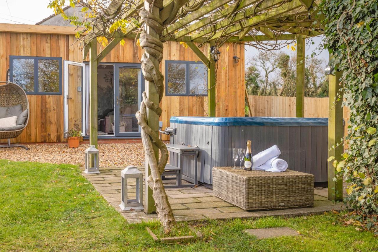 Villa Wisteria View Chippenham  Exterior foto