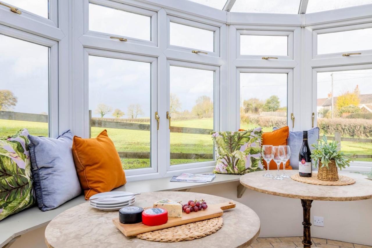 Villa Wisteria View Chippenham  Exterior foto