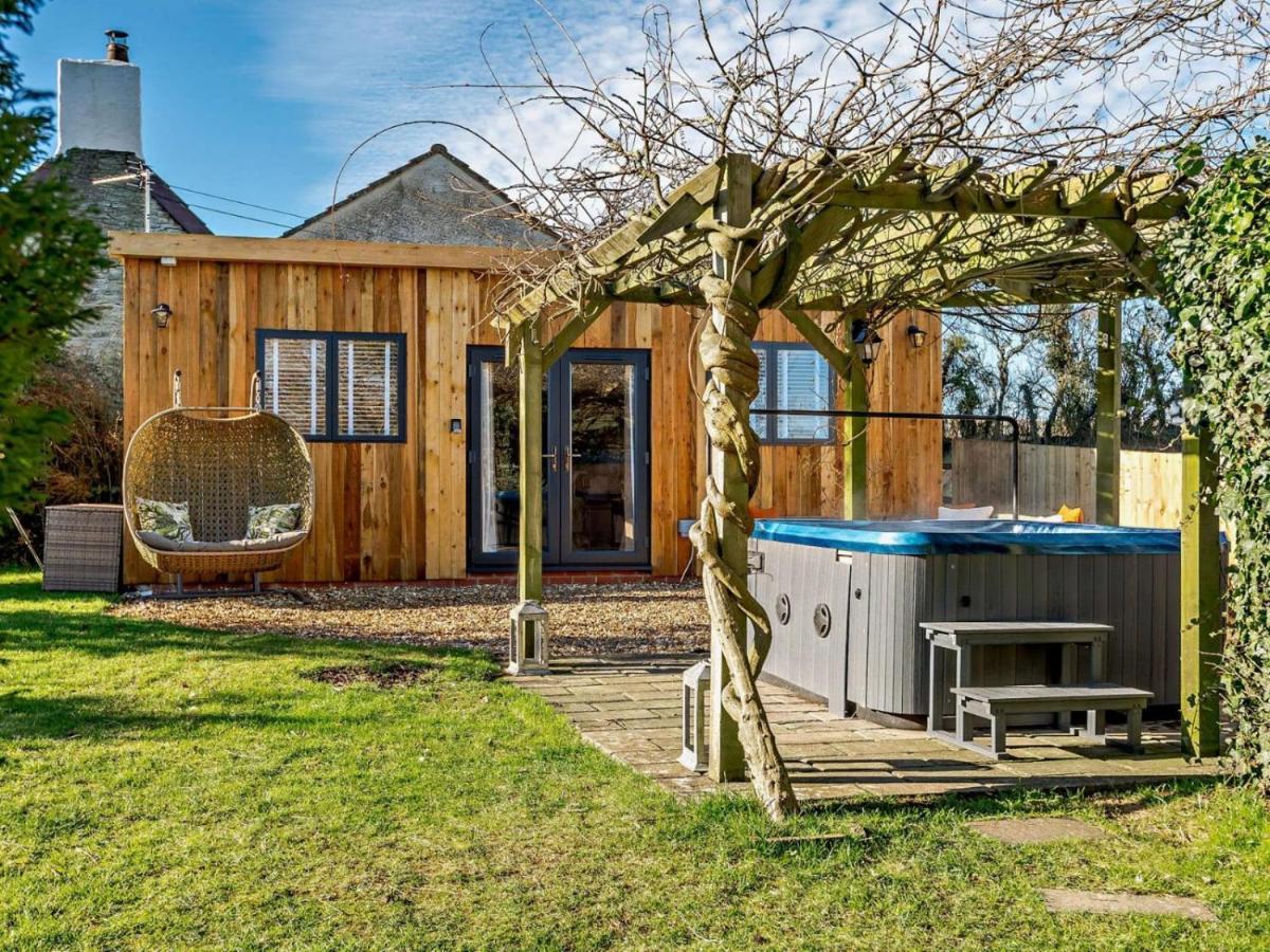 Villa Wisteria View Chippenham  Exterior foto